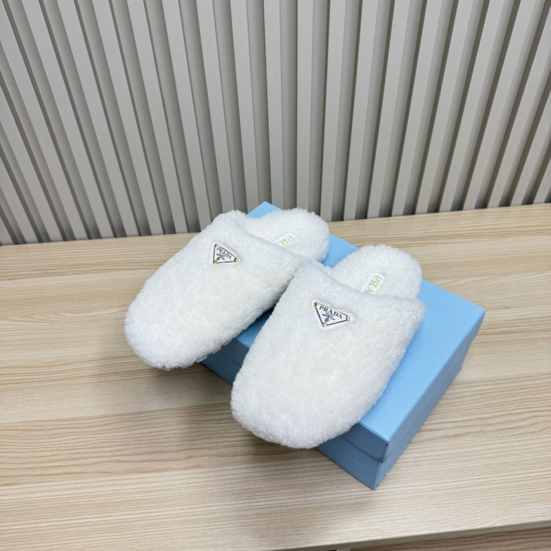 Pra*a slippers
